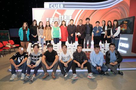 文传学院老师与导演组学生合影_副本.jpg 文传学院老师与导演组学生合影_副本.jpg